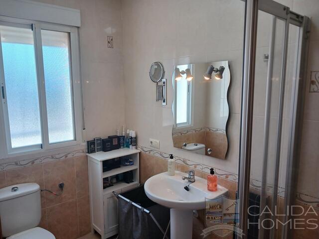 Image No.20-3 Bed Villa for sale