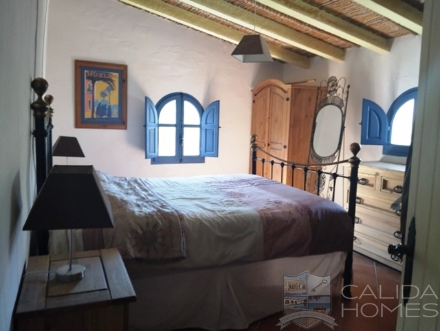 Image No.11-7 Bed House for sale