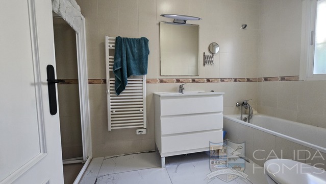 Image No.20-4 Bed Villa for sale