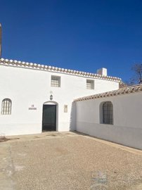 cortijo-vigas-detached-character-house-for-sa