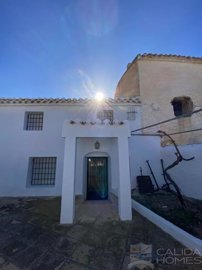 cortijo-vigas-detached-character-house-for-sa