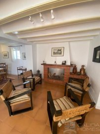 cortijo-vigas-detached-character-house-for-sa