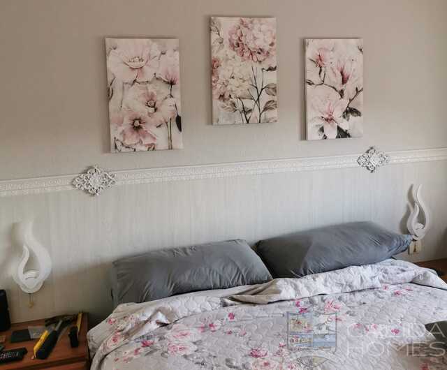 Image No.11-2 Bed House for sale