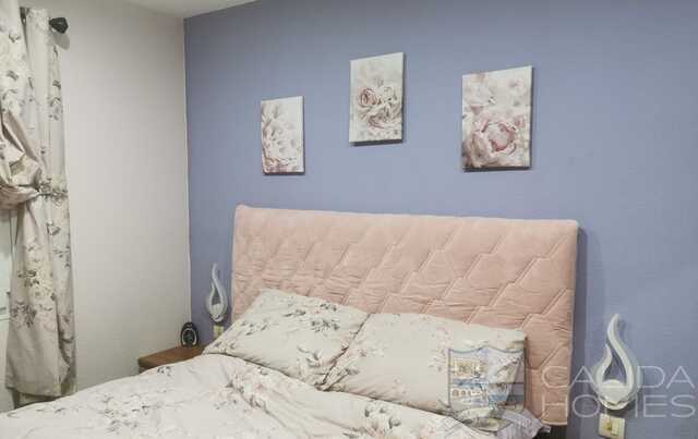 Image No.13-2 Bed House for sale