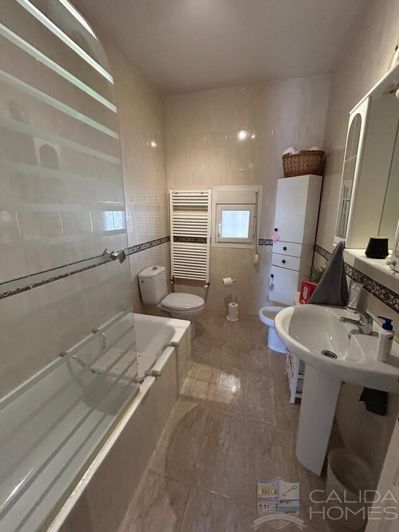 Image No.18-3 Bed Villa for sale