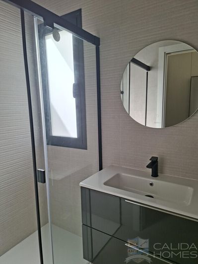 Image No.15-3 Bed Property for sale