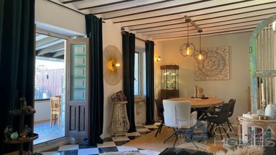 casa-valley-detached-character-house-for-sale