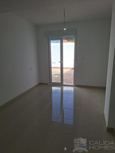 Image No.12-4 Bed Townhouse for sale