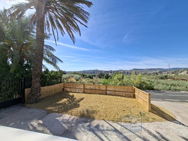 Image No.4-4 Bed Townhouse for sale