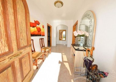 casa-lindo-detached-character-house-for-sale-