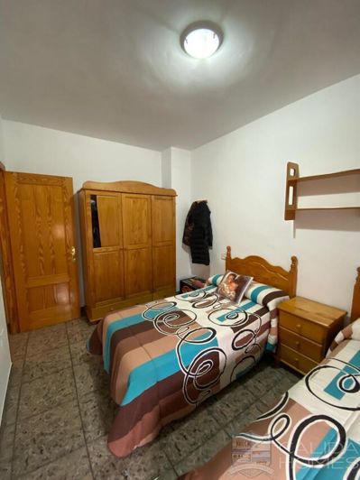 Image No.14-3 Bed Townhouse for sale