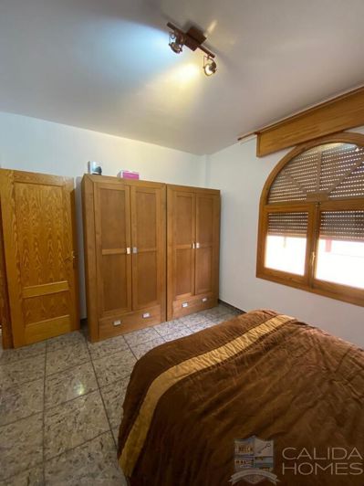 Image No.15-3 Bed Townhouse for sale