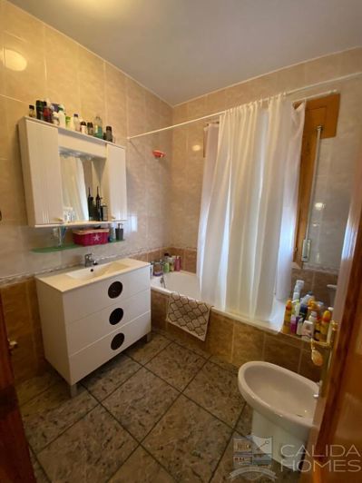 Image No.16-3 Bed Townhouse for sale