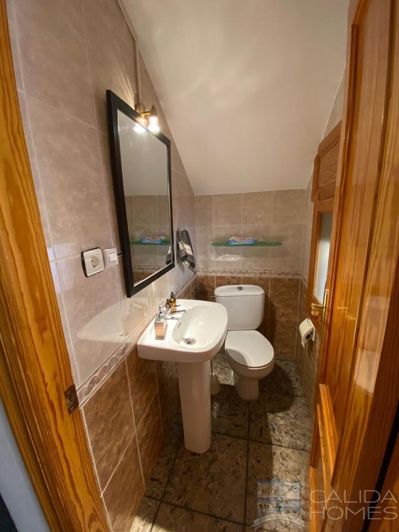 Image No.17-3 Bed Townhouse for sale