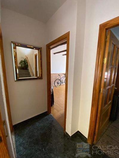 Image No.18-3 Bed Townhouse for sale