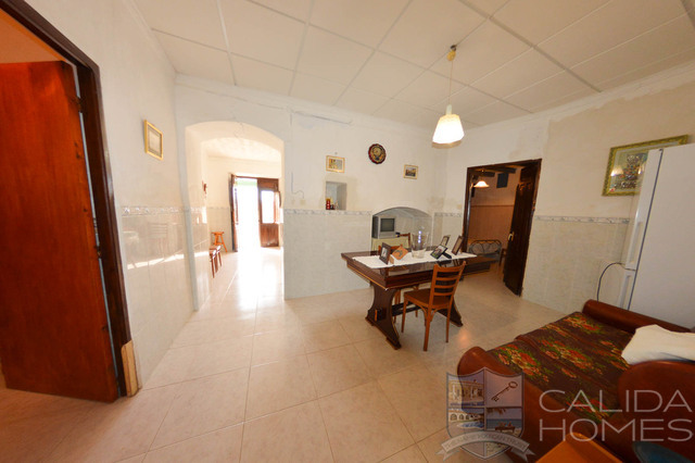 Image No.10-5 Bed Property for sale