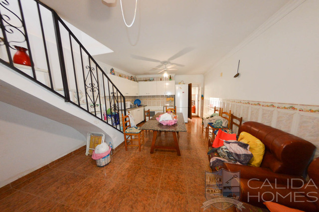Image No.14-5 Bed Property for sale