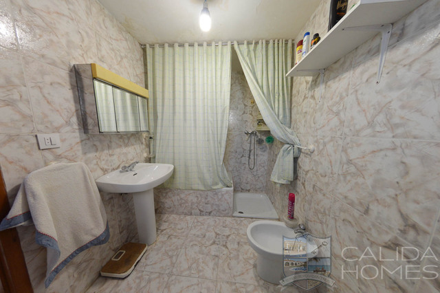 Image No.19-5 Bed Property for sale