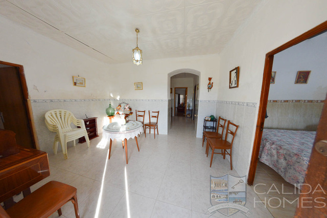 Image No.7-5 Bed Property for sale