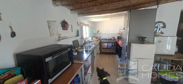 Image No.10-5 Bed Property for sale