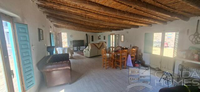Image No.12-5 Bed Property for sale