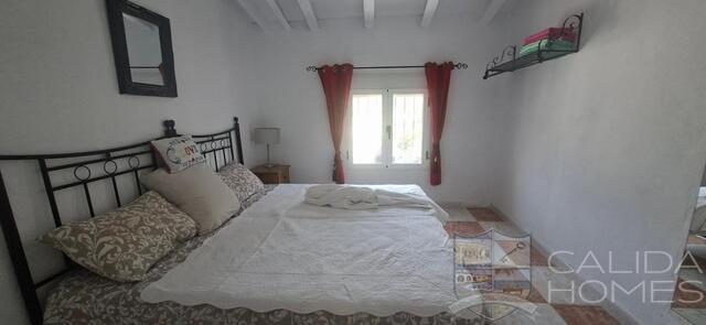 Image No.15-5 Bed Property for sale