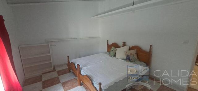 Image No.17-5 Bed Property for sale