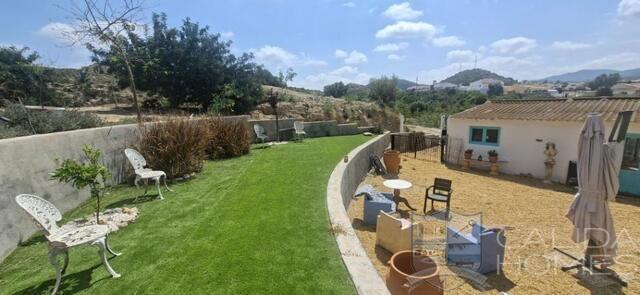 Image No.2-5 Bed Property for sale