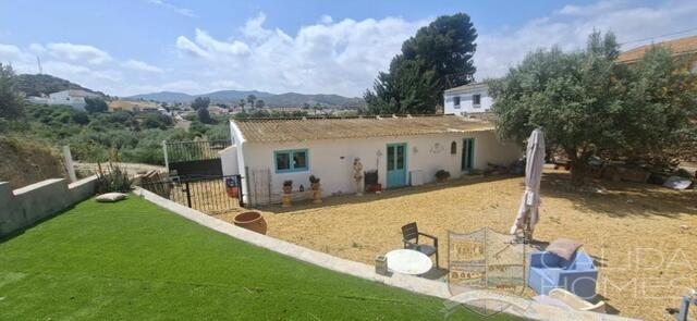 Image No.3-5 Bed Property for sale