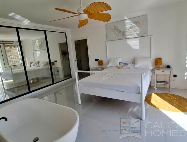 Image No.14-4 Bed House for sale