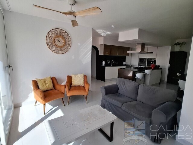 Image No.8-4 Bed House for sale