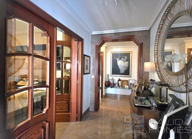 Image No.12-4 Bed Villa for sale
