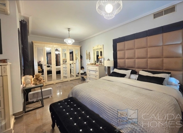 Image No.17-4 Bed Villa for sale