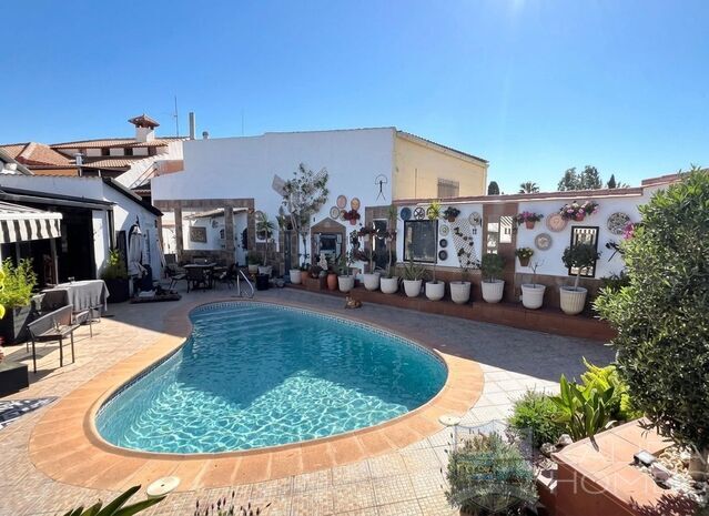 Image No.3-4 Bed Villa for sale