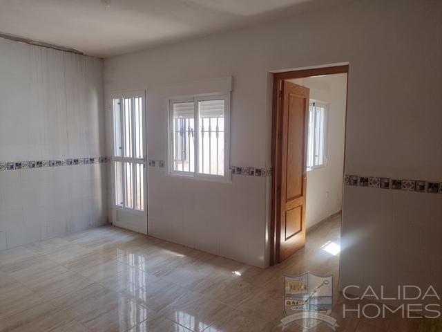 Image No.15-5 Bed Townhouse for sale