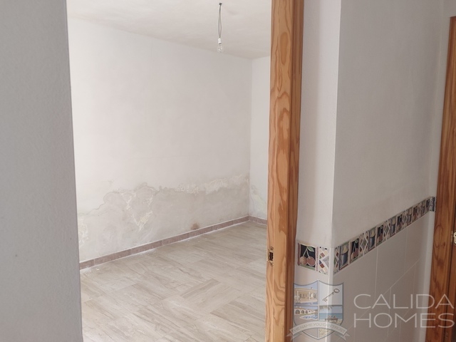 Image No.16-5 Bed Townhouse for sale