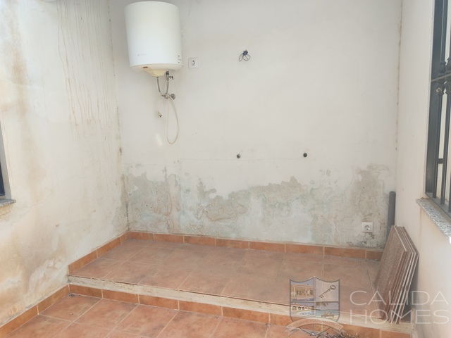 Image No.17-5 Bed Townhouse for sale