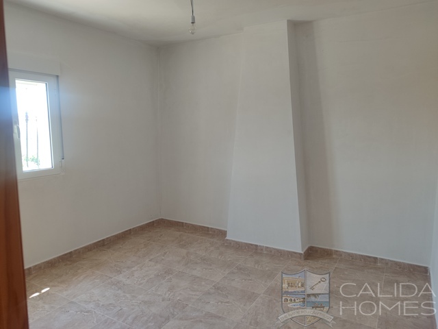 Image No.19-5 Bed Townhouse for sale