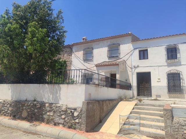 Image No.2-5 Bed Townhouse for sale