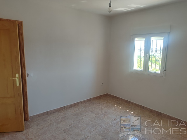Image No.20-5 Bed Townhouse for sale