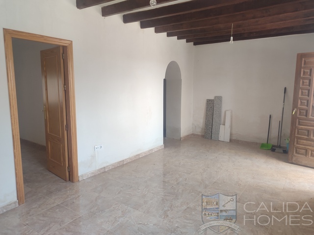 Image No.8-5 Bed Townhouse for sale