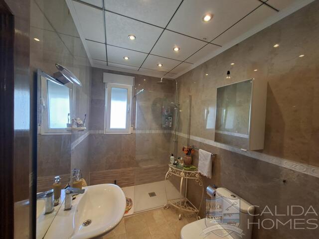 Image No.19-4 Bed Villa for sale