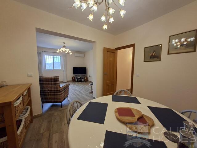 Image No.11-4 Bed Townhouse for sale
