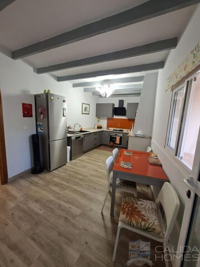Image No.12-4 Bed Townhouse for sale
