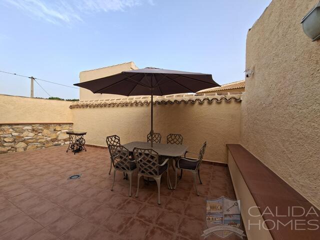 Image No.16-4 Bed Townhouse for sale
