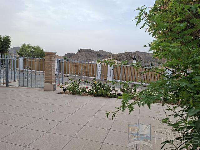 Image No.3-4 Bed Townhouse for sale