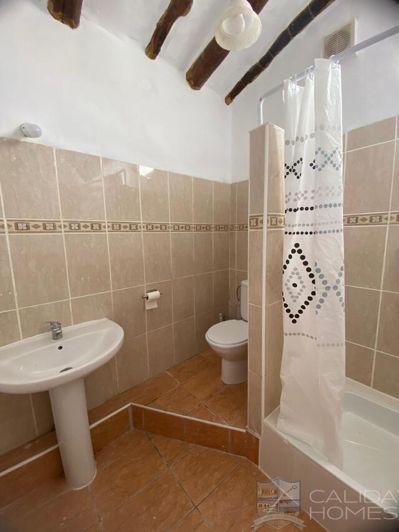 Image No.12-3 Bed Townhouse for sale
