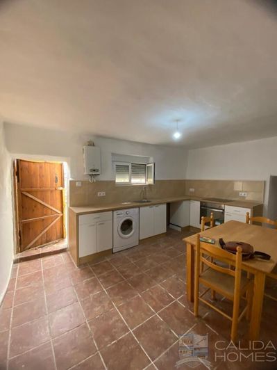 Image No.6-3 Bed Townhouse for sale
