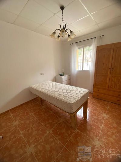 Image No.13-3 Bed Townhouse for sale