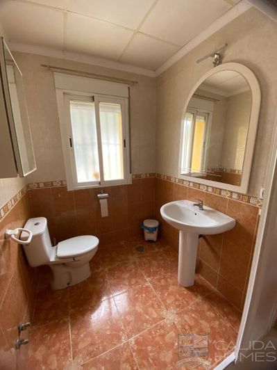 Image No.18-3 Bed Townhouse for sale